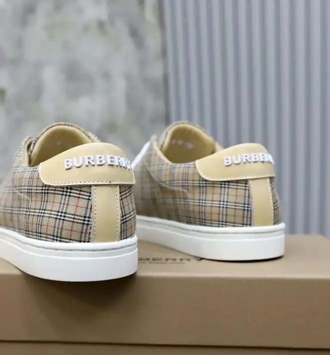 hype Burberry Sneakers