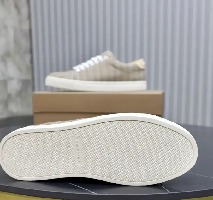 hype Burberry Sneakers