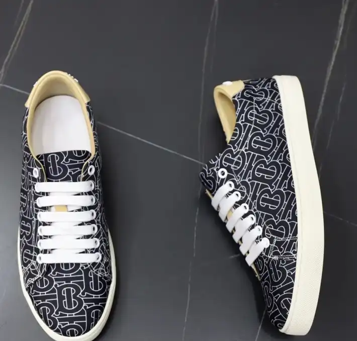 hype Burberry Sneakers