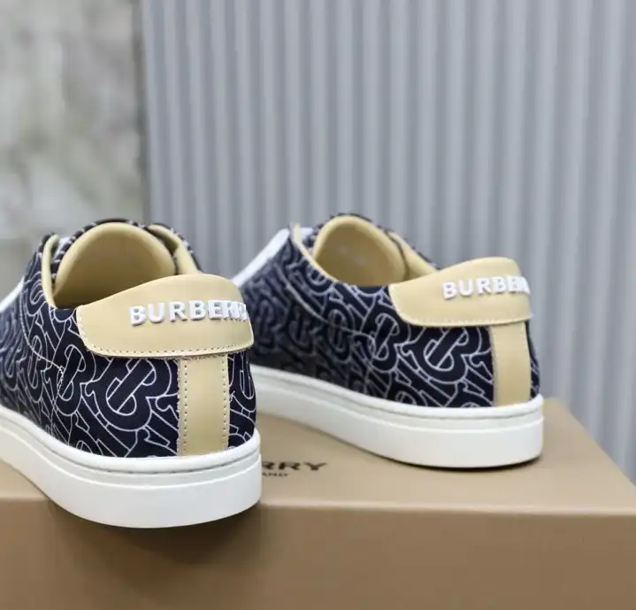 hype Burberry Sneakers