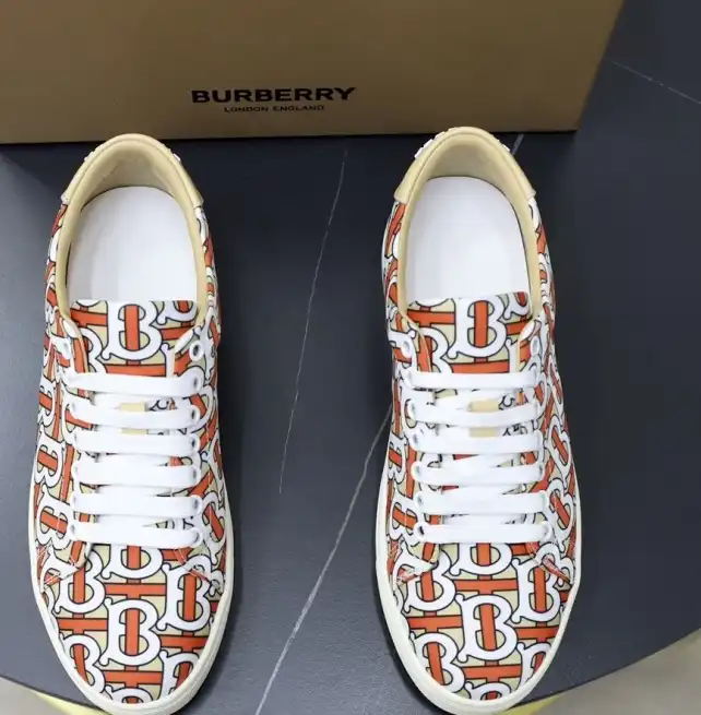 hype Burberry Sneakers