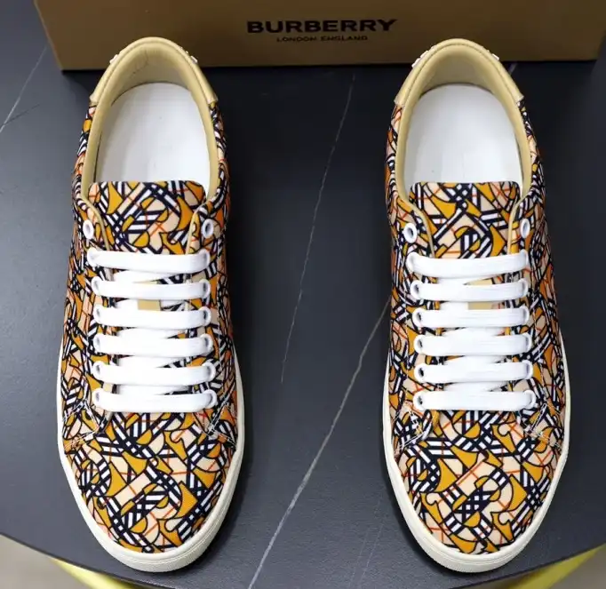 hype Burberry Sneakers