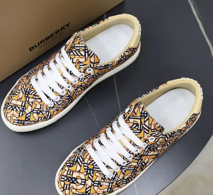 hype Burberry Sneakers