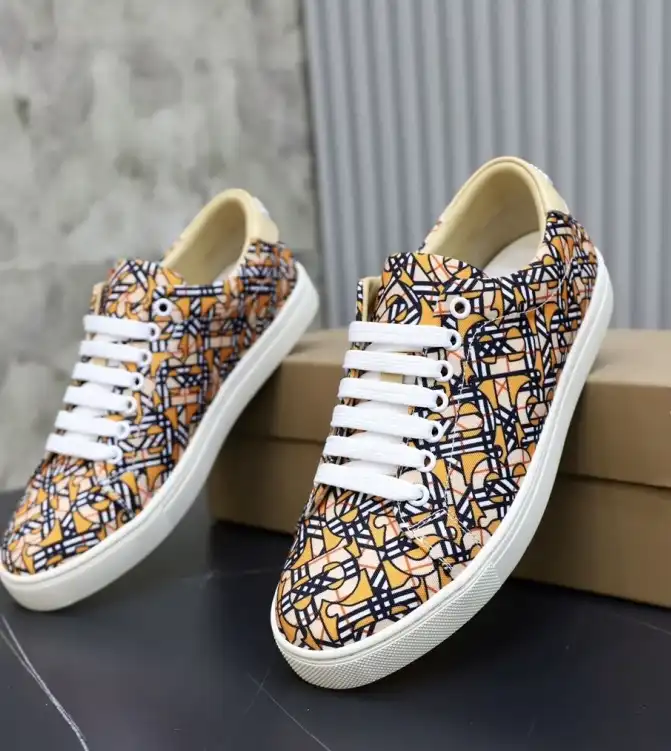 hype Burberry Sneakers