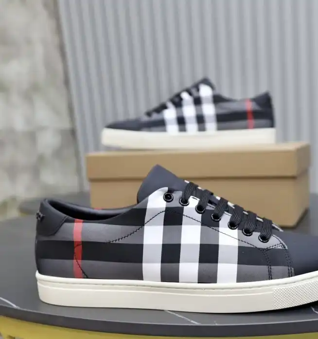 hype Burberry Sneakers