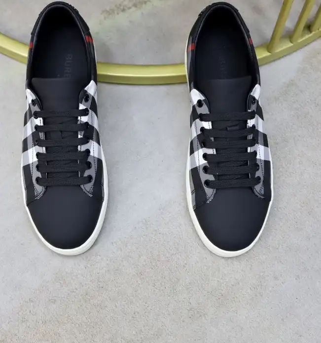 hype Burberry Sneakers