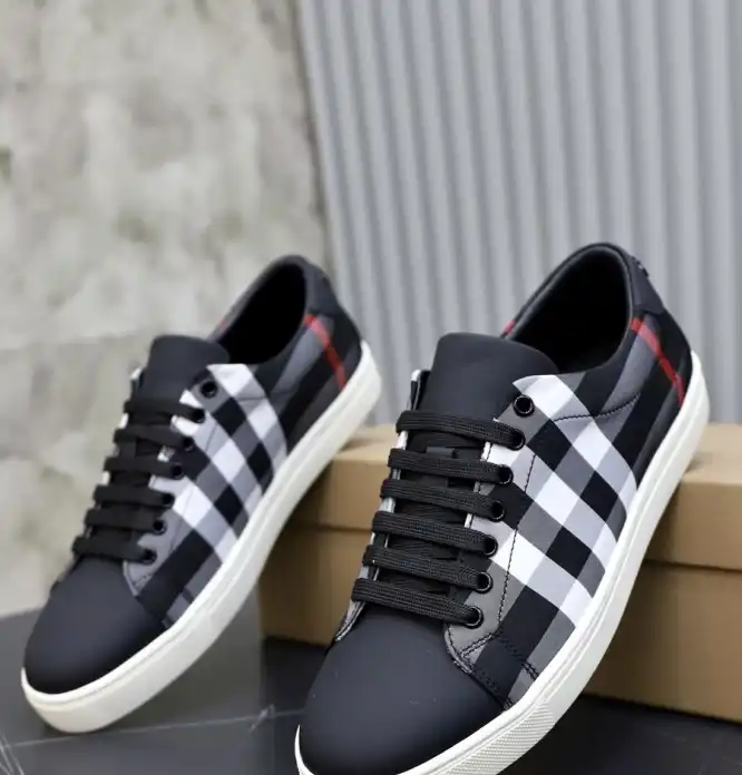 hype Burberry Sneakers