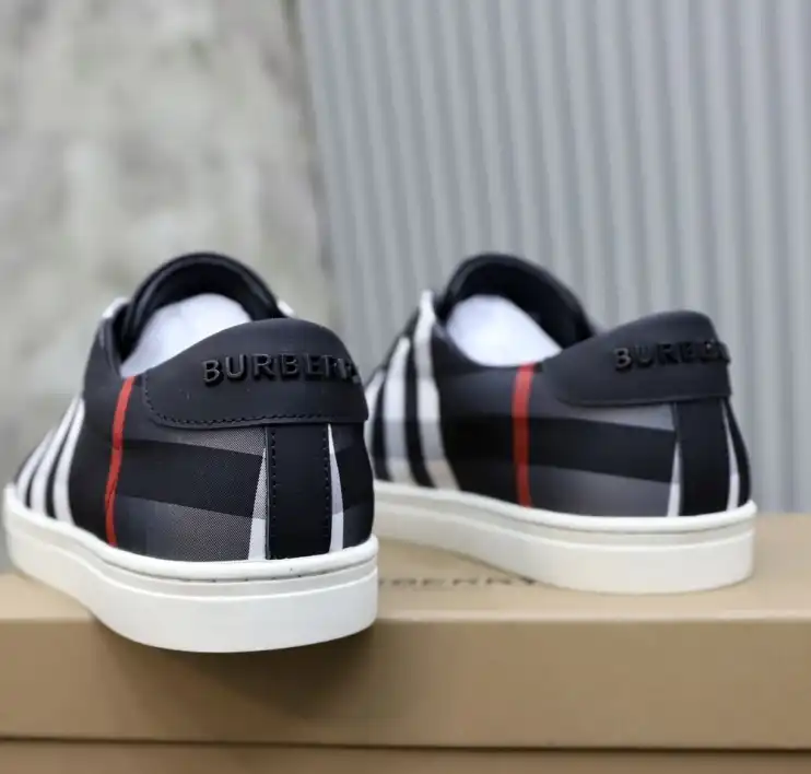 hype Burberry Sneakers