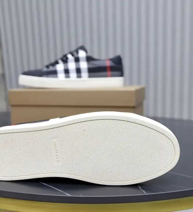 hype Burberry Sneakers