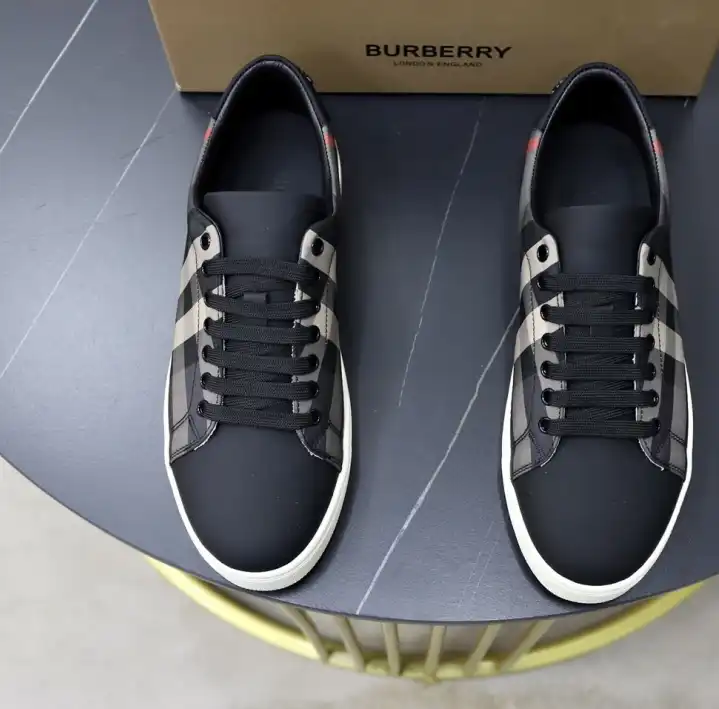 hype Burberry Sneakers