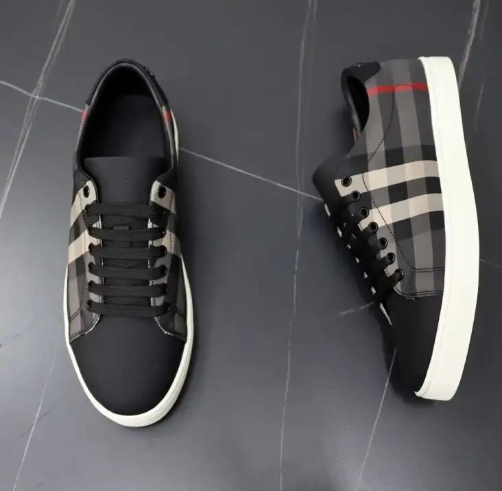 hype Burberry Sneakers