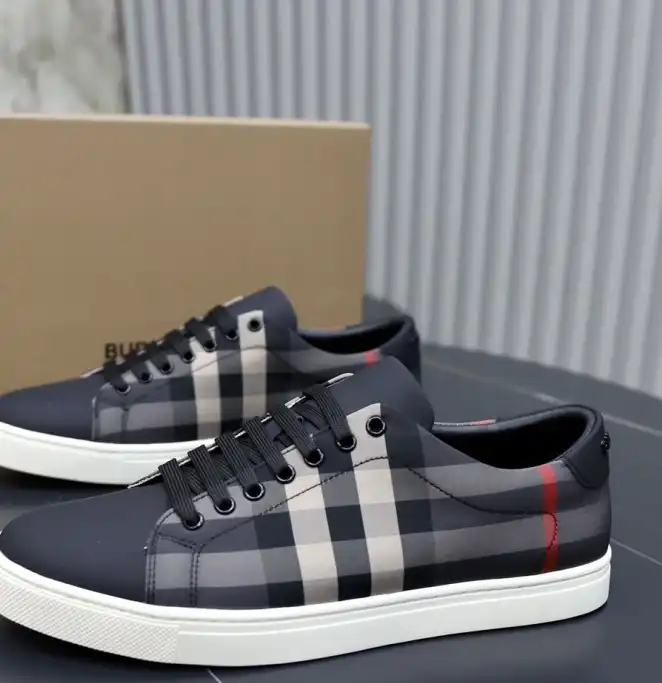 hype Burberry Sneakers