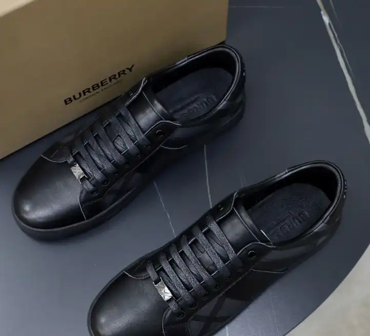 hype Burberry Sneakers