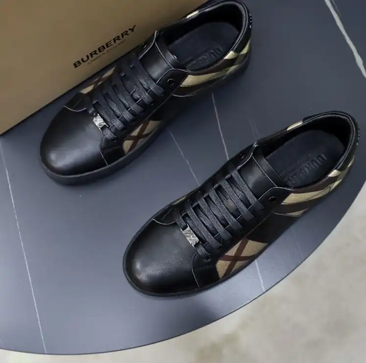 hype Burberry Sneakers