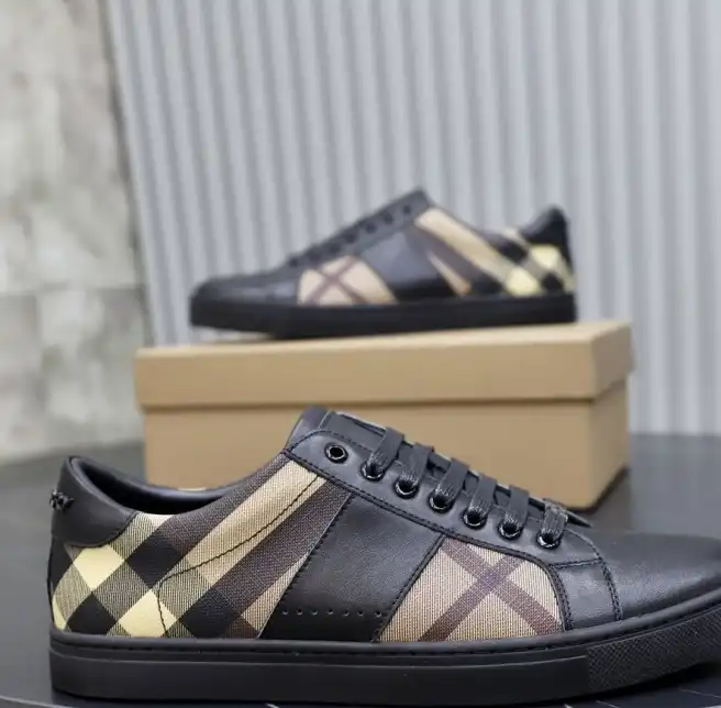 hype Burberry Sneakers