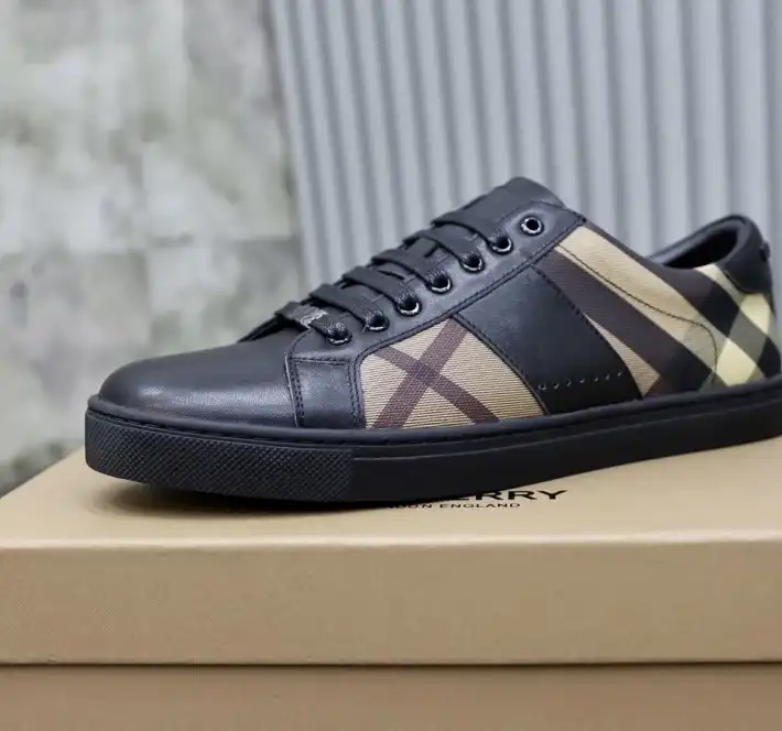 hype Burberry Sneakers