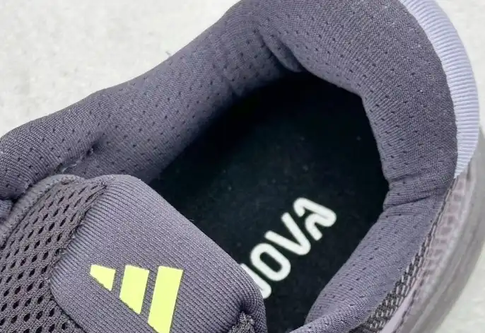 hype Adidas Sneakers