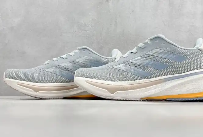 hype Adidas Sneakers