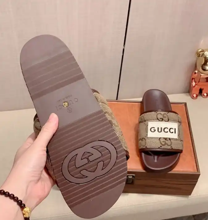 hype Gucci Slippers