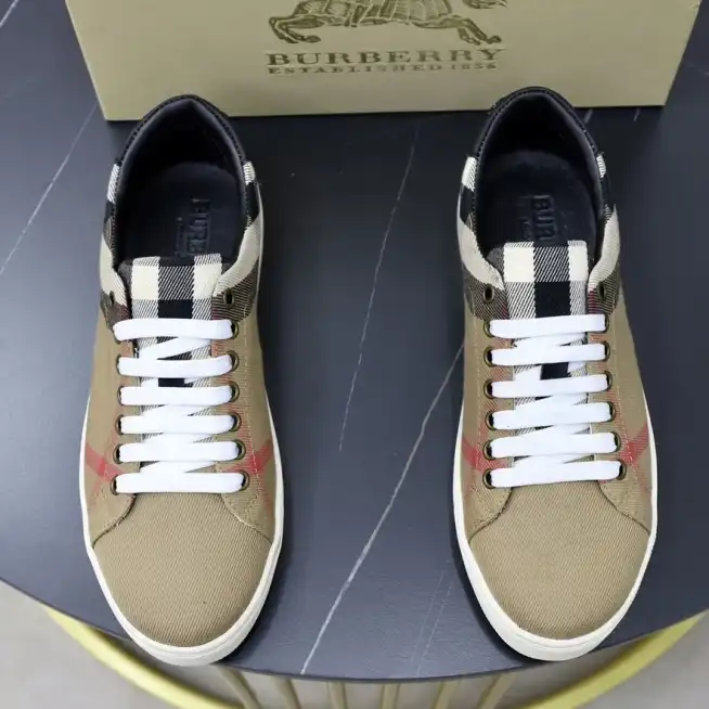 hype Burberry Sneakers