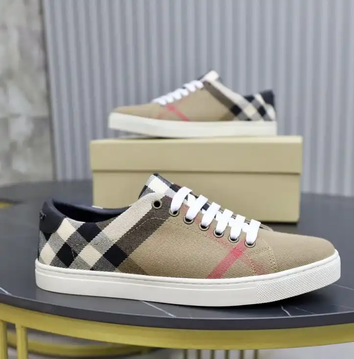 hype Burberry Sneakers