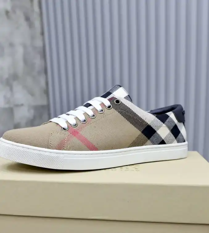 hype Burberry Sneakers