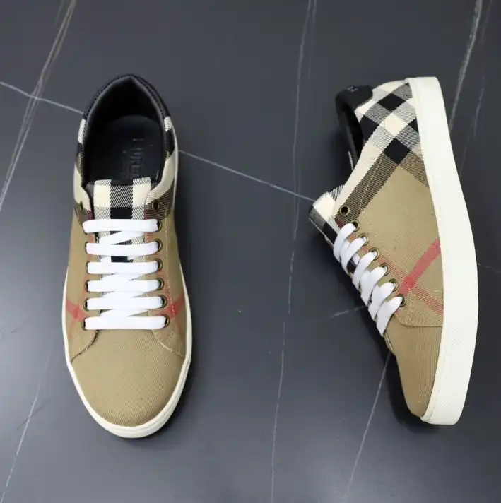 hype Burberry Sneakers