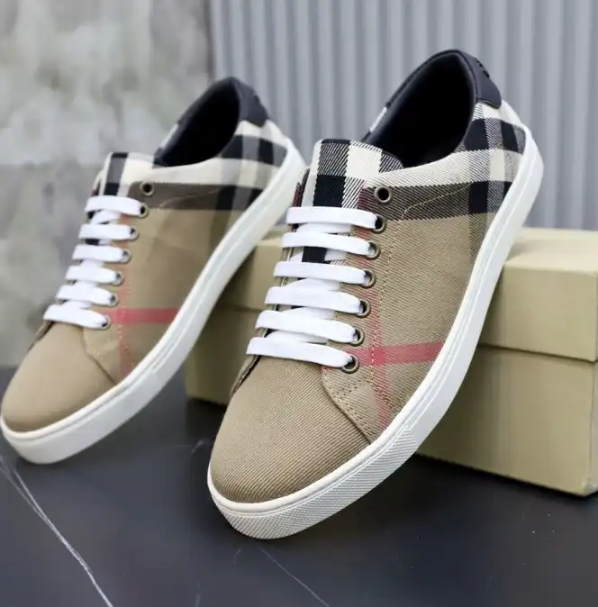 hype Burberry Sneakers