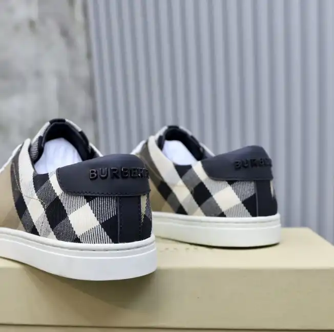 hype Burberry Sneakers