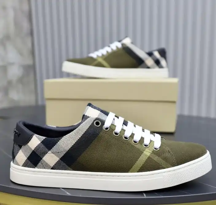 hype Burberry Sneakers