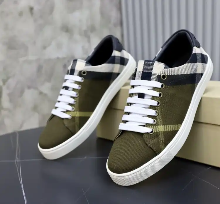 hype Burberry Sneakers