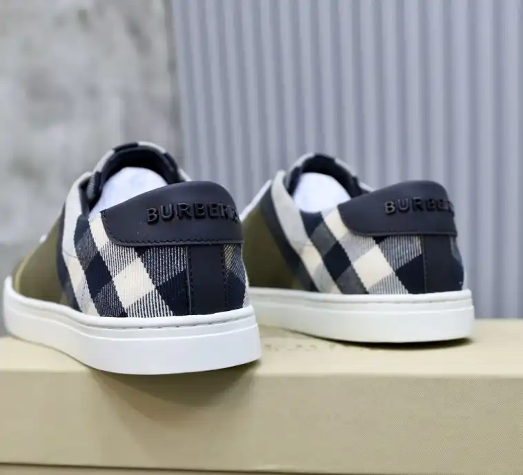 hype Burberry Sneakers