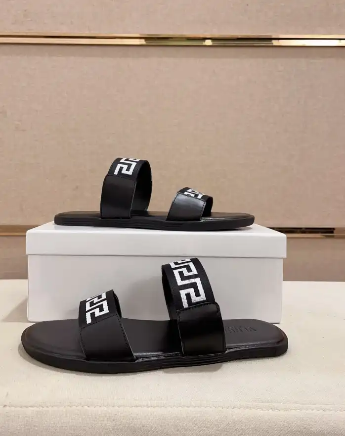 hype Givenchy Slippers