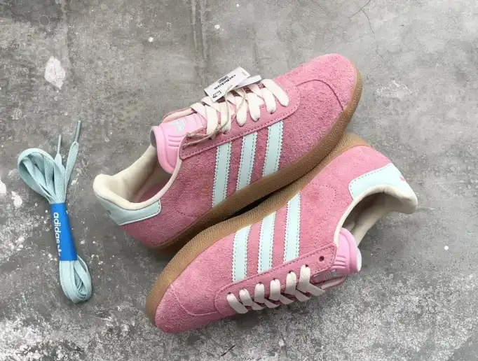 hype Adidas Sneakers