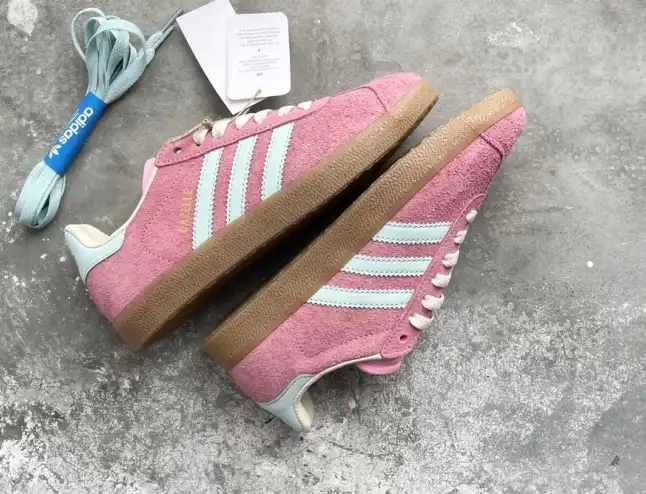 hype Adidas Sneakers