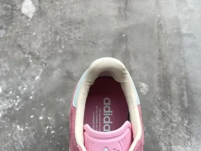 hype Adidas Sneakers