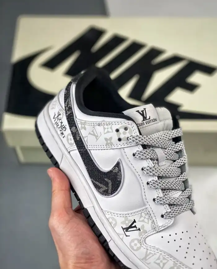 hype Nike Sneakers