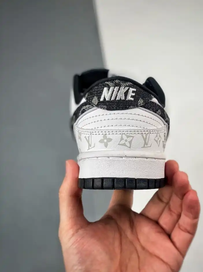 hype Nike Sneakers