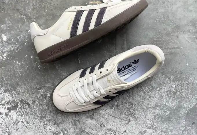 hype Adidas Sneakers