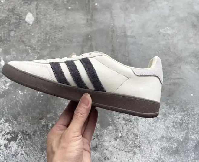 hype Adidas Sneakers