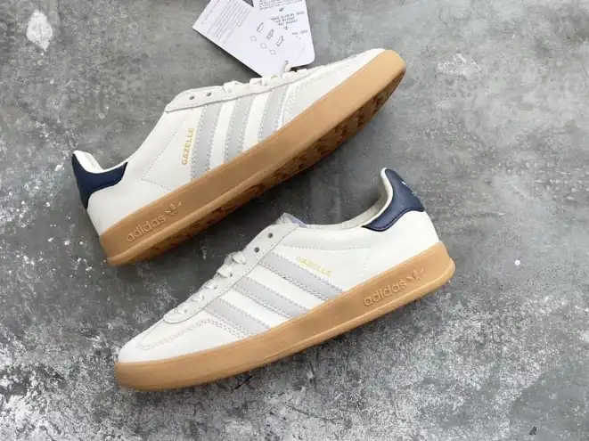 hype Adidas Sneakers