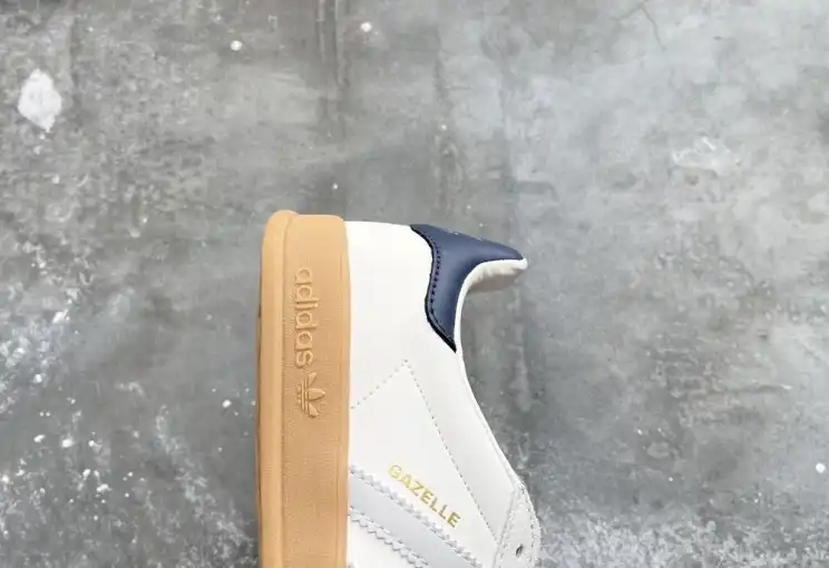 hype Adidas Sneakers