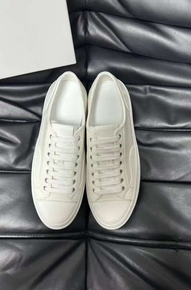 hype Givenchy Sneakers