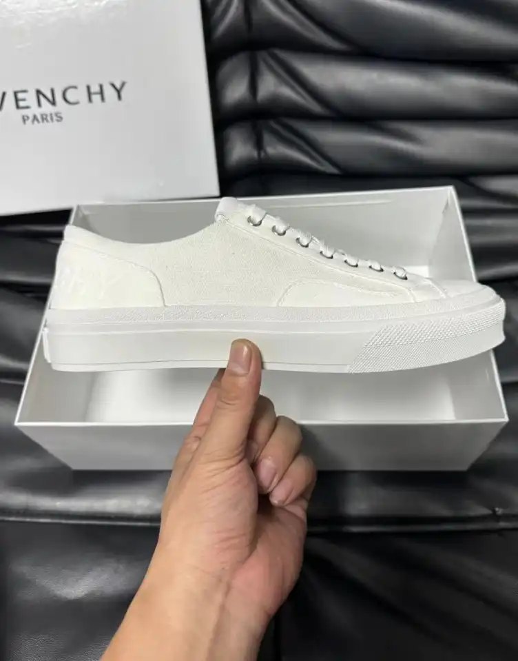 hype Givenchy Sneakers