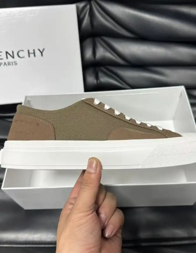 hype Givenchy Sneakers