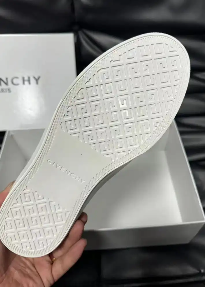 hype Givenchy Sneakers