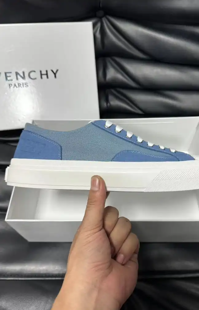 hype Givenchy Sneakers