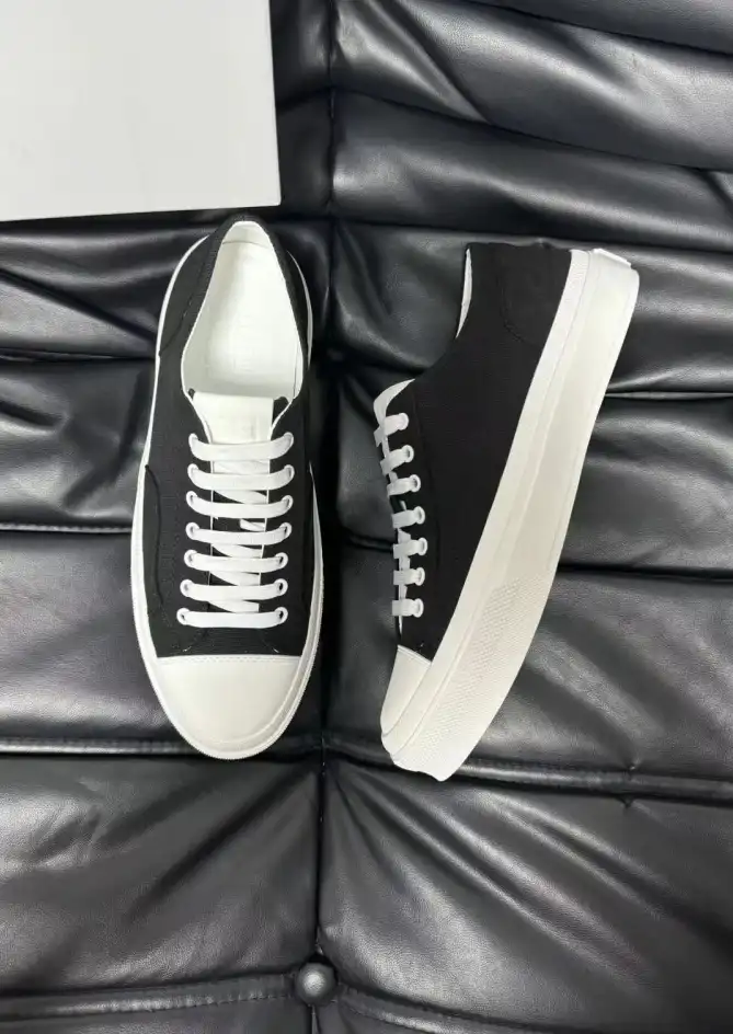 hype Givenchy Sneakers