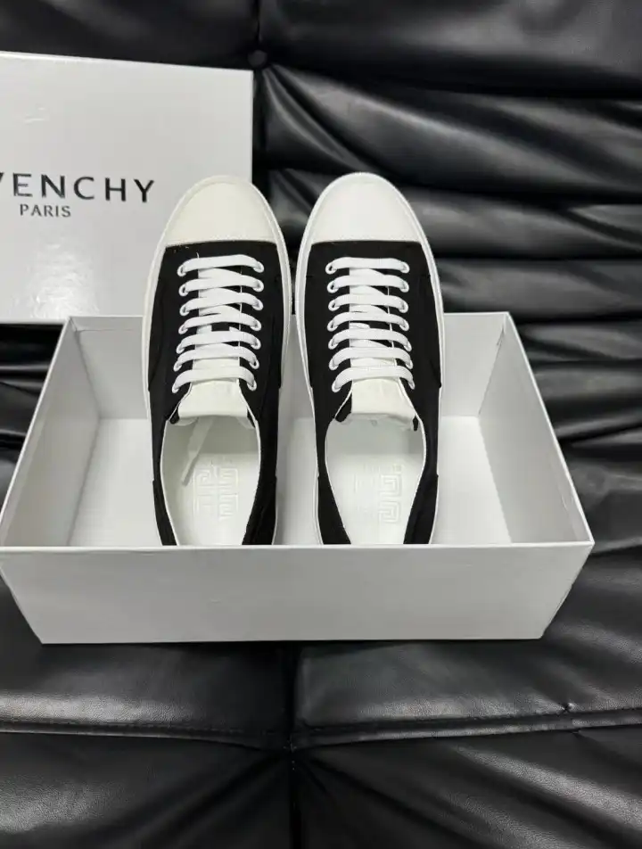 hype Givenchy Sneakers