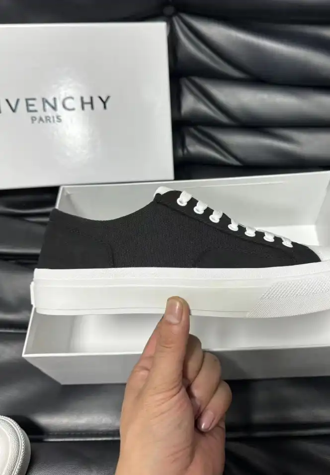 hype Givenchy Sneakers